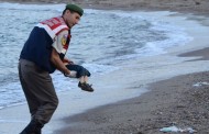 ماذا قال الجندي التركي الذي حمل جثة الطفل الكردي الغريق؟