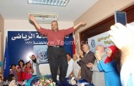 بالرقص الشرقي يحتفل وزير الشباب المصري بتخريج حفاظ القران